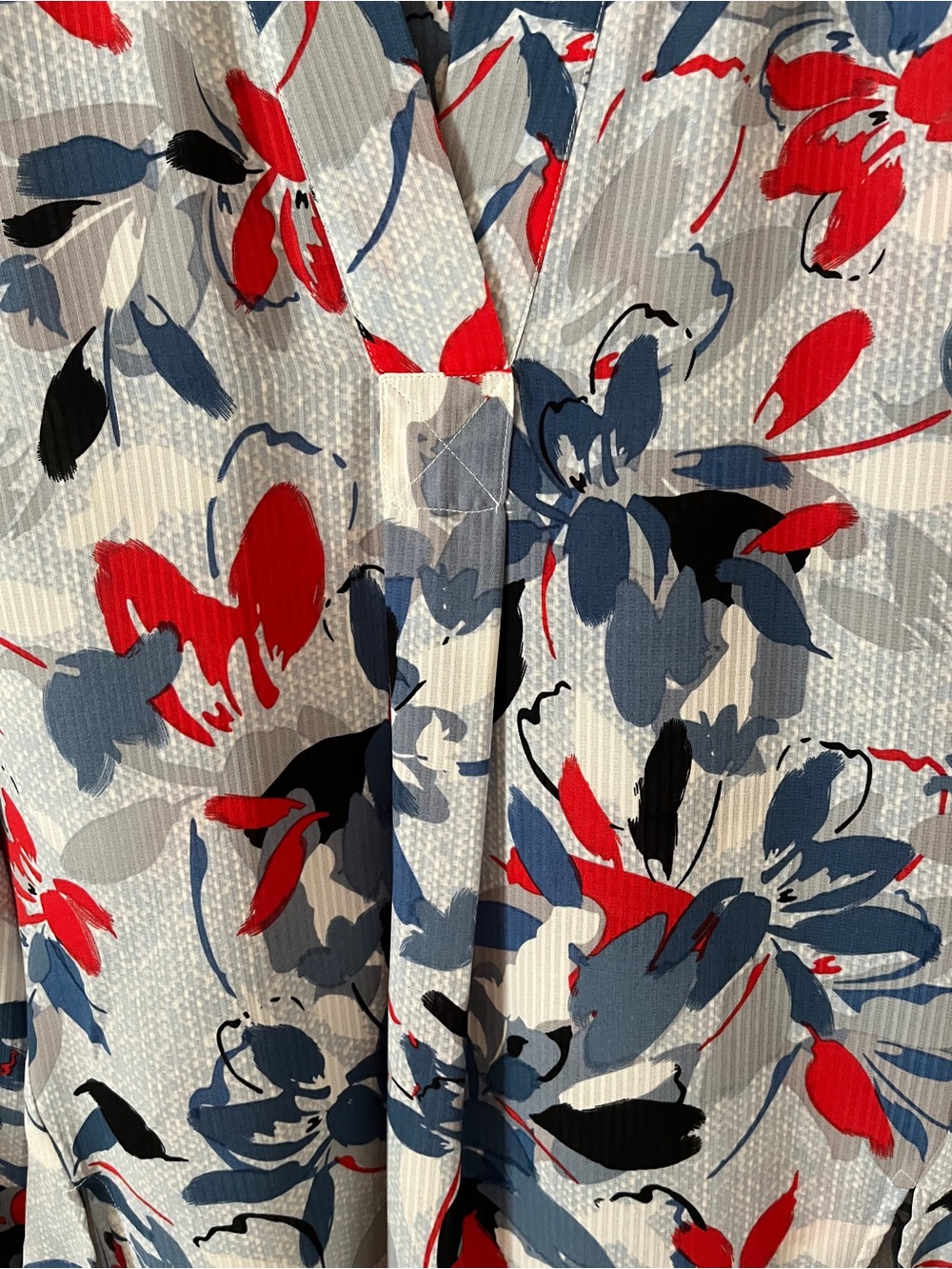 Jones New York Red, Blue, Gray Floral Split Neckline Blouse Large - Picture 3 of 7